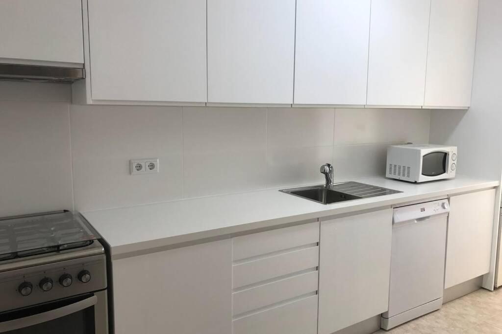 Apartamento Millenium Vista Mar- 2 Passos Da Praia กัวเตย์รา ภายนอก รูปภาพ
